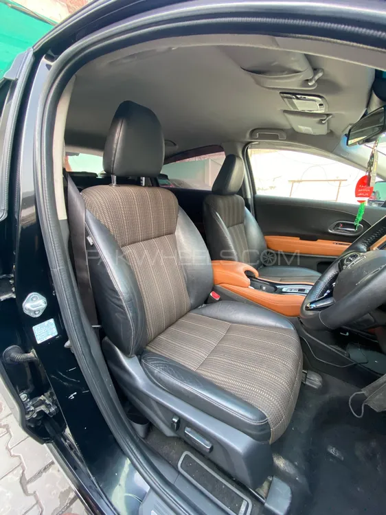 Honda Vezel 2016 for Sale in Lahore Honda Vezel 2016 for Sale in Lahore Image-7
