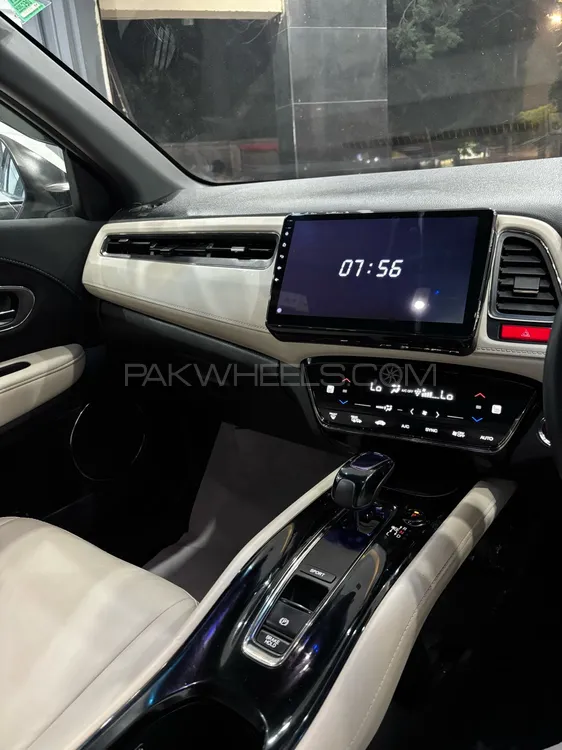Honda Vezel 2016 for Sale in Karachi Honda Vezel 2016 for Sale in Karachi Image-4