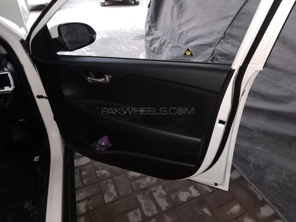 KIA Stonic 2025 for Sale in Rawalpindi KIA Stonic 2025 for Sale in Rawalpindi Image-13