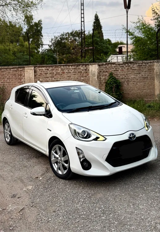 Toyota Aqua 2015 for Sale in Peshawar Image-1