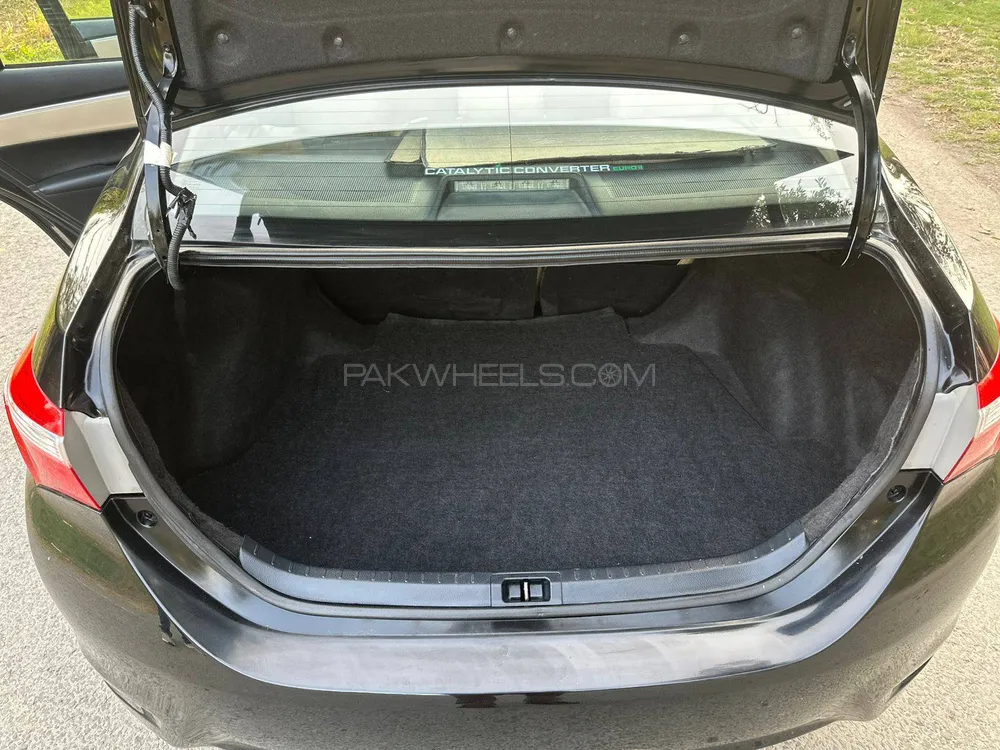 Toyota Corolla 2017 for Sale in Lahore Toyota Corolla 2017 for Sale in Lahore Image-10