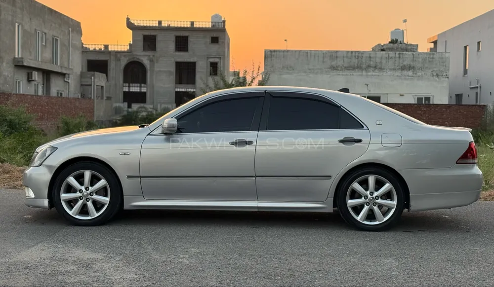 Toyota Crown 2006 for Sale in Lahore Toyota Crown 2006 for Sale in Lahore Image-6