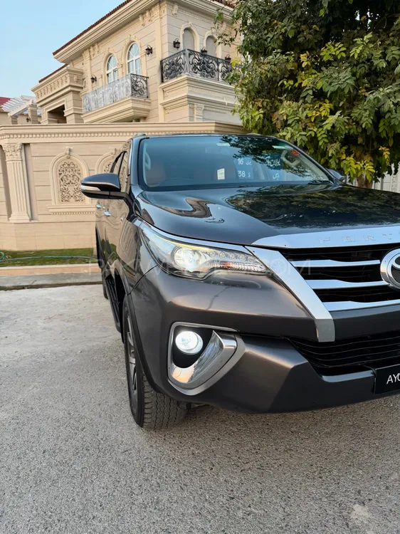 Toyota Fortuner 2017 for Sale in Gujranwala Toyota Fortuner 2017 for Sale in Gujranwala Image-5