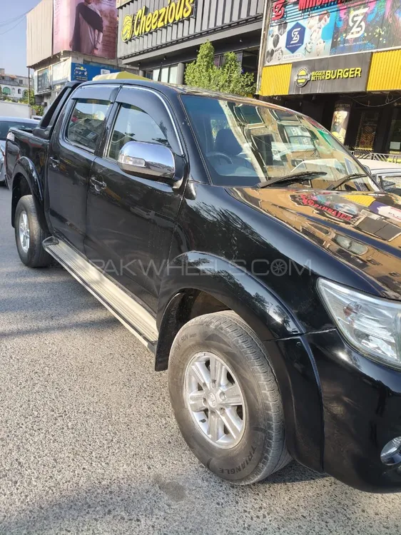Toyota Hilux 2013 for Sale in Islamabad Toyota Hilux 2013 for Sale in Islamabad Image-11