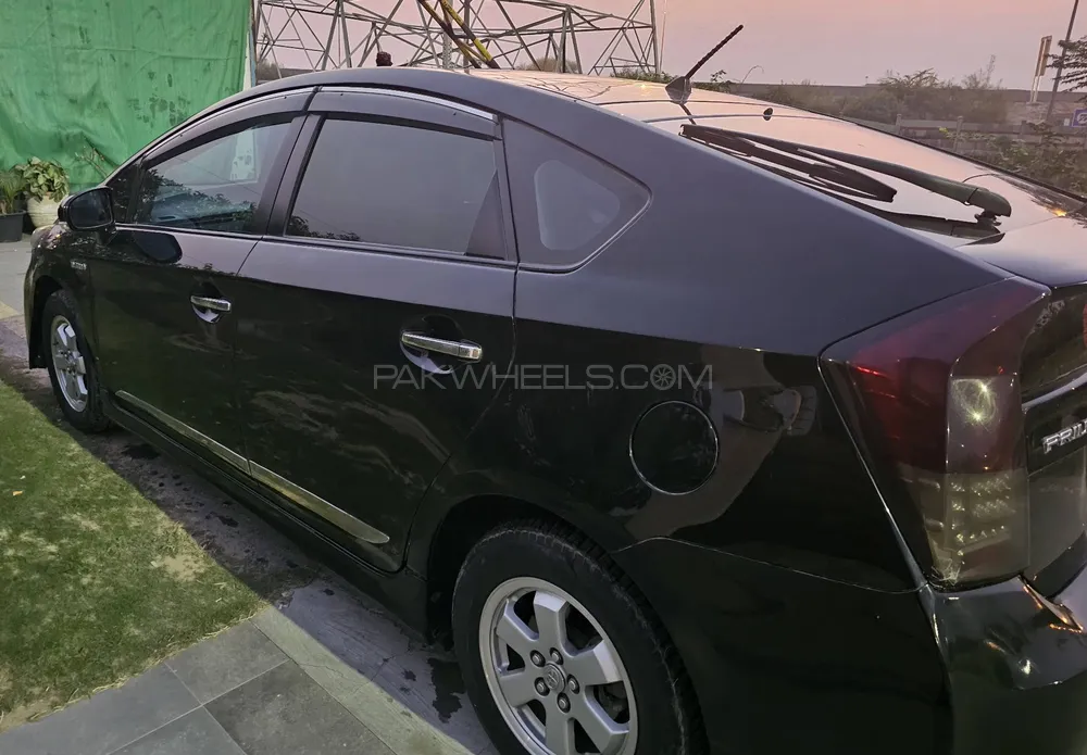 Toyota Prius 2011 for Sale in Lahore Image-1