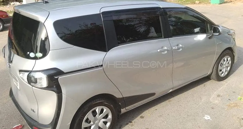 Toyota Sienta 2015 for Sale in Rawalpindi Toyota Sienta 2015 for Sale in Rawalpindi Image-4