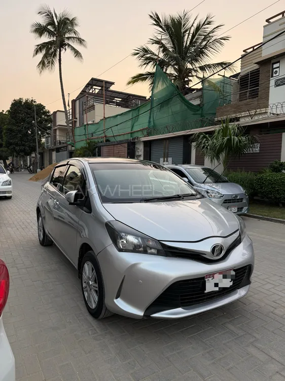 Toyota Vitz 2014 for Sale in Karachi Image-1