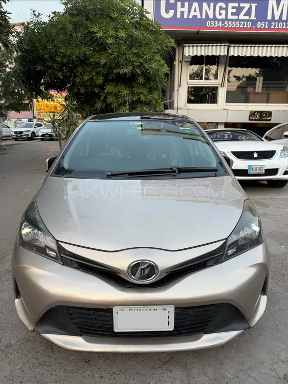 Toyota Vitz 2015 for Sale in Islamabad Image-1