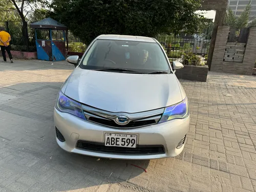 Toyota Corolla Axio Hybrid 1.5 2014