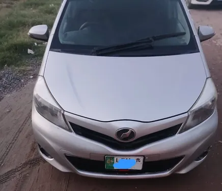 Toyota Vitz F 1.0 2011