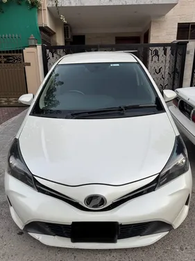 Toyota Vitz F 1.0 2015