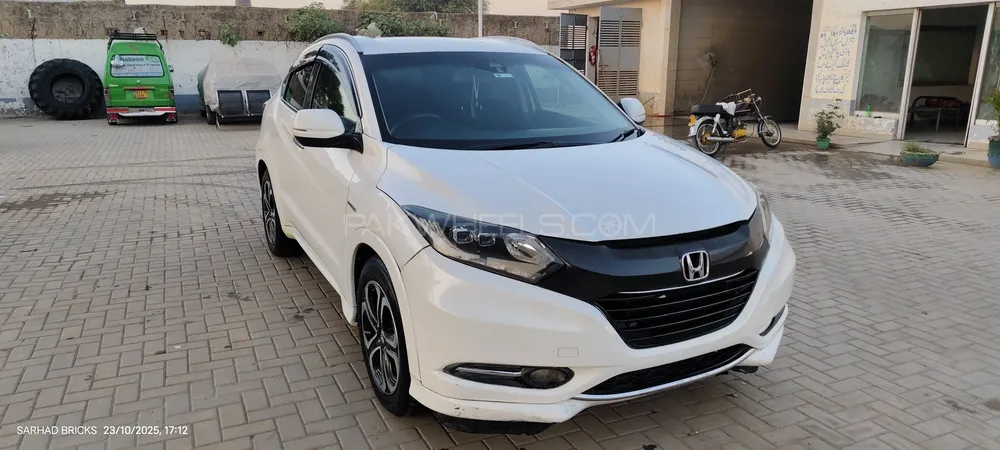 Honda Vezel 2015 for Sale in Islamabad Image-1