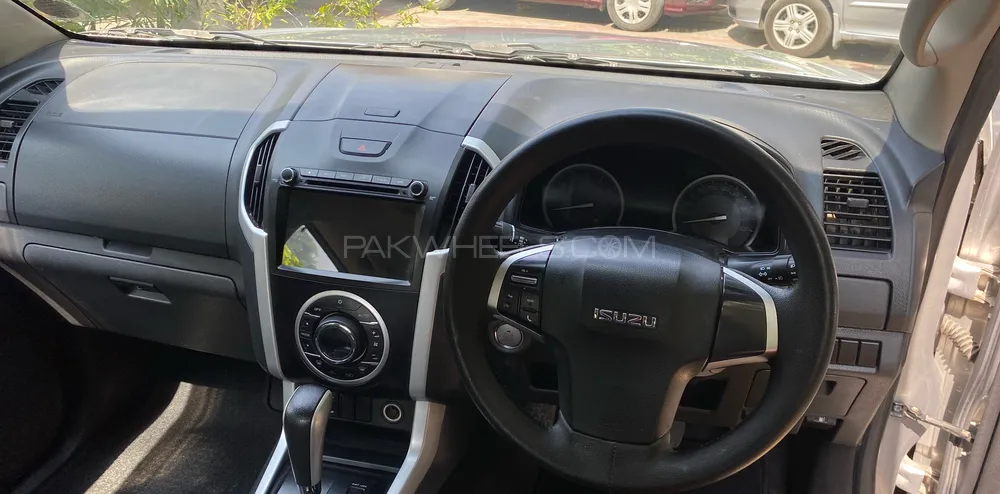 Isuzu D-Max 2019 for Sale in Karachi Isuzu D-Max 2019 for Sale in Karachi Image-9