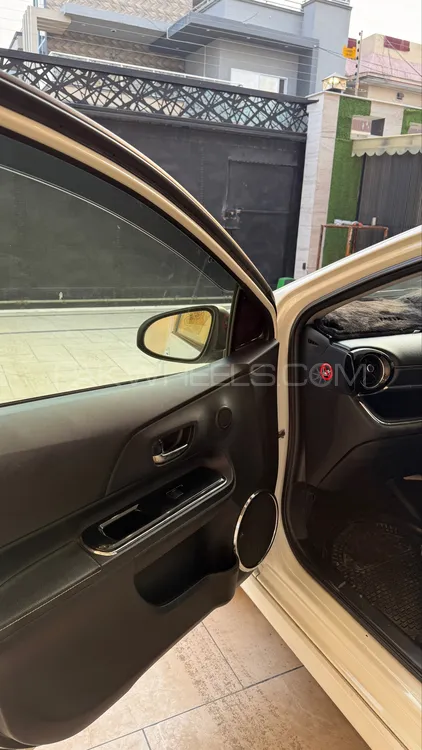 Toyota Aqua 2016 for Sale in Peshawar Toyota Aqua 2016 for Sale in Peshawar Image-11