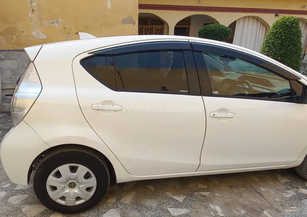 Toyota Aqua 2012 for Sale in Peshawar Toyota Aqua 2012 for Sale in Peshawar Image-5