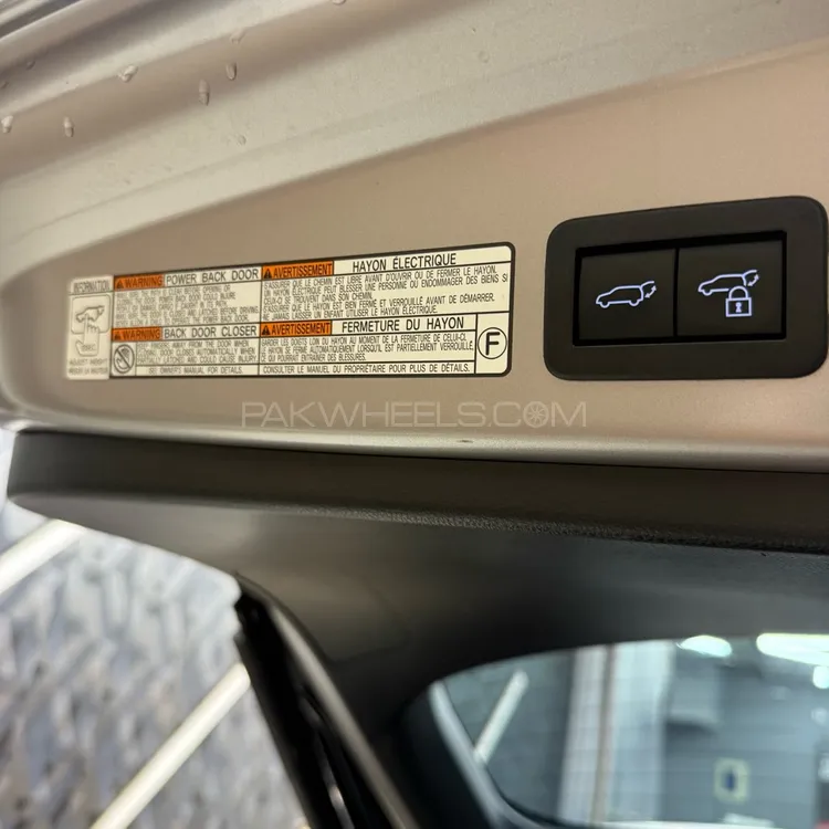 Toyota Corolla Cross 2023 for Sale in Lahore Toyota Corolla Cross 2023 for Sale in Lahore Image-5