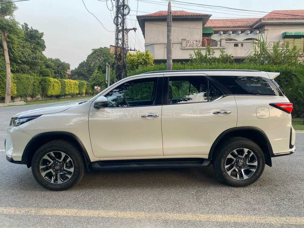 Toyota Fortuner 2023 for Sale in Lahore Toyota Fortuner 2023 for Sale in Lahore Image-3