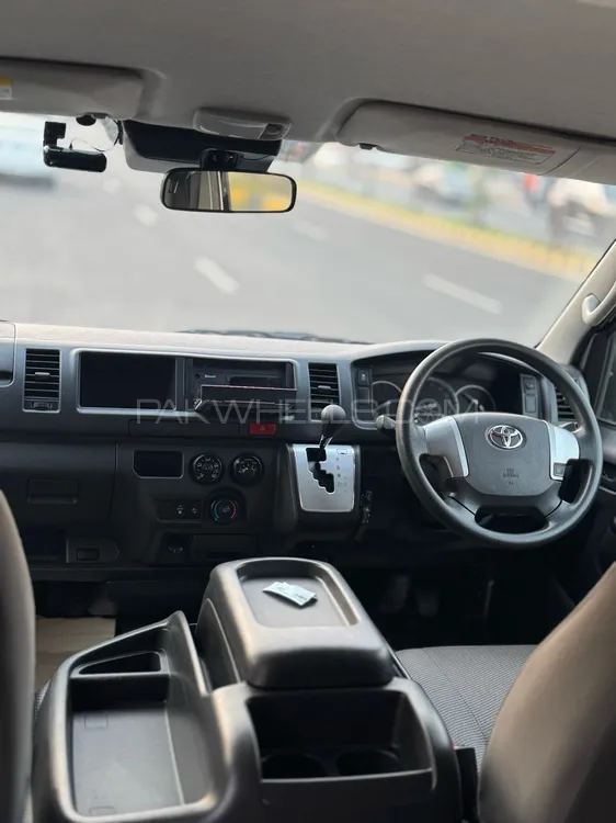 Toyota Hiace 2019 for Sale in Lahore Toyota Hiace 2019 for Sale in Lahore Image-9