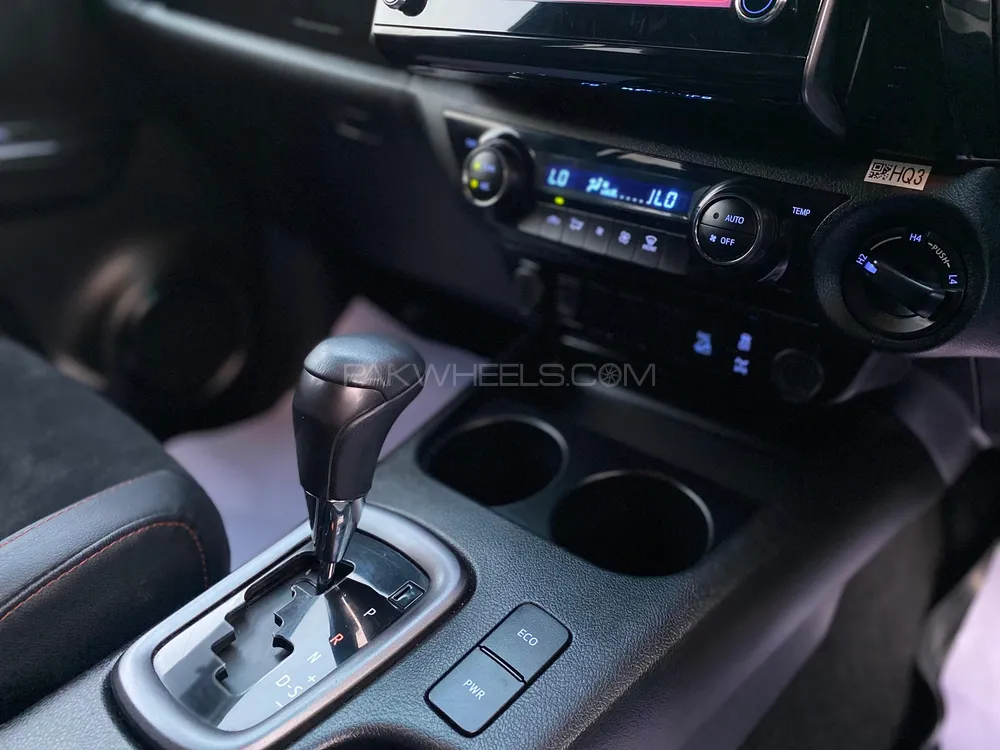 Toyota Hilux 2023 for Sale in Karachi Toyota Hilux 2023 for Sale in Karachi Image-13