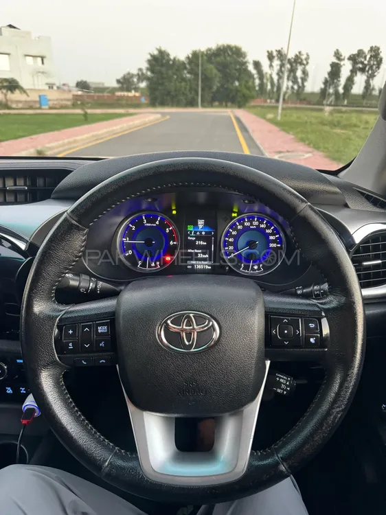 Toyota Hilux 2018 for Sale in Lahore Toyota Hilux 2018 for Sale in Lahore Image-12