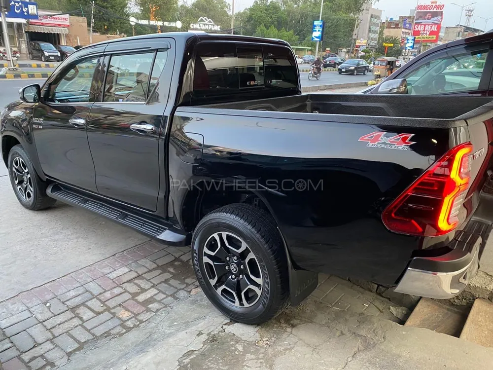 Toyota Hilux 2021 for Sale in Lahore Toyota Hilux 2021 for Sale in Lahore Image-6