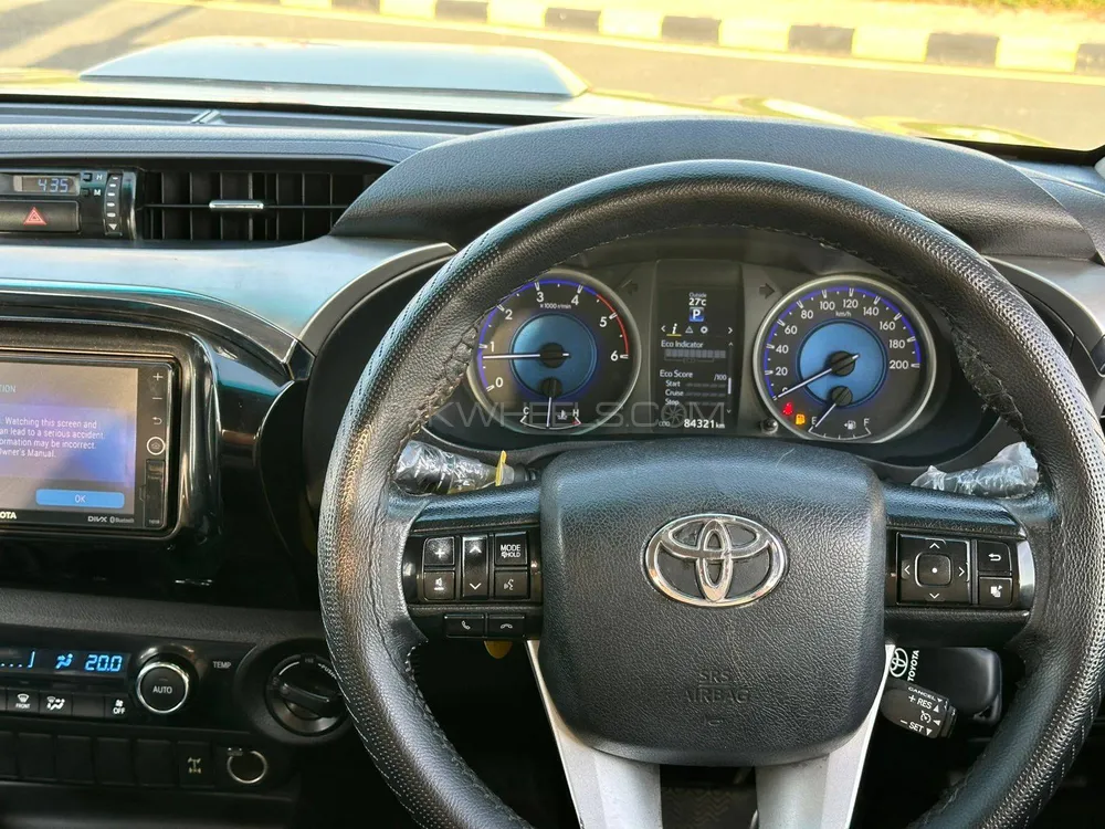 Toyota Hilux 2017 for Sale in Sheikhupura Toyota Hilux 2017 for Sale in Sheikhupura Image-4