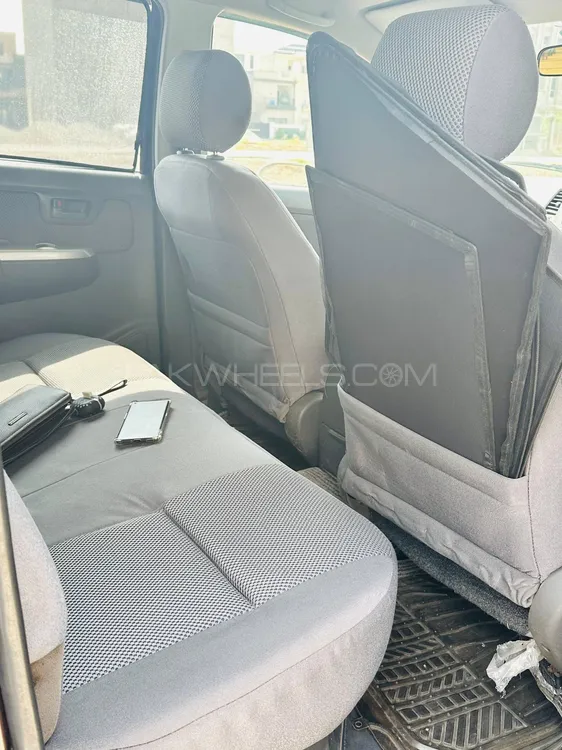 Toyota Hilux 2012 for Sale in Multan Toyota Hilux 2012 for Sale in Multan Image-8