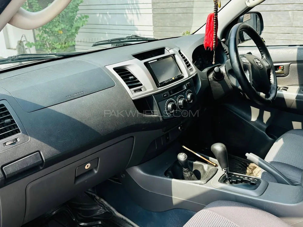 Toyota Hilux 2012 for Sale in Multan Toyota Hilux 2012 for Sale in Multan Image-7