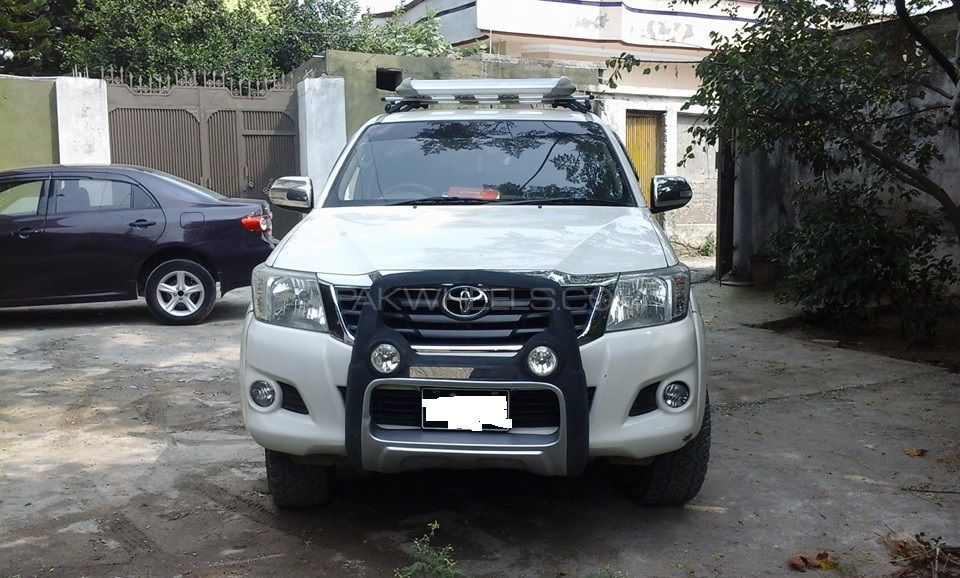 Toyota Hilux 2013 for Sale in Abbottabad Image-1