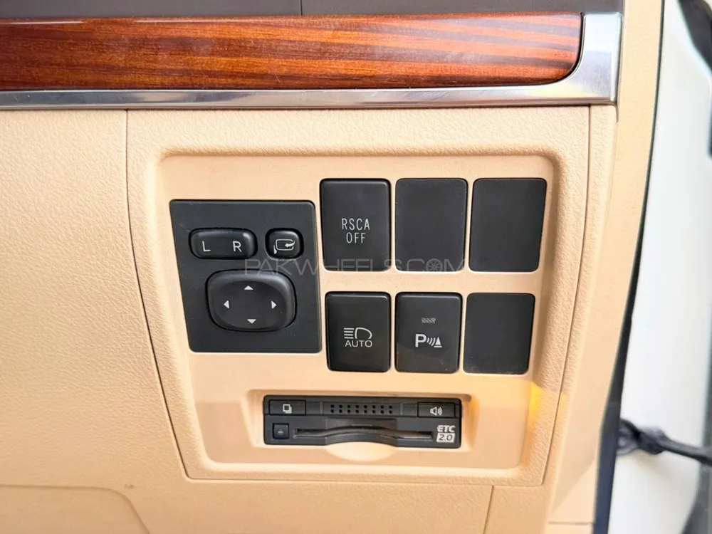 Toyota Land Cruiser 2016 for Sale in Karachi Toyota Land Cruiser 2016 for Sale in Karachi Image-8