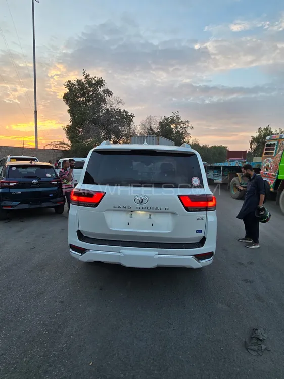 Toyota Land Cruiser 2023 for Sale in Multan Toyota Land Cruiser 2023 for Sale in Multan Image-3