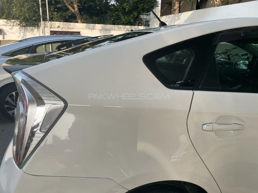Toyota Prius 2011 for Sale in Lahore Toyota Prius 2011 for Sale in Lahore Image-9
