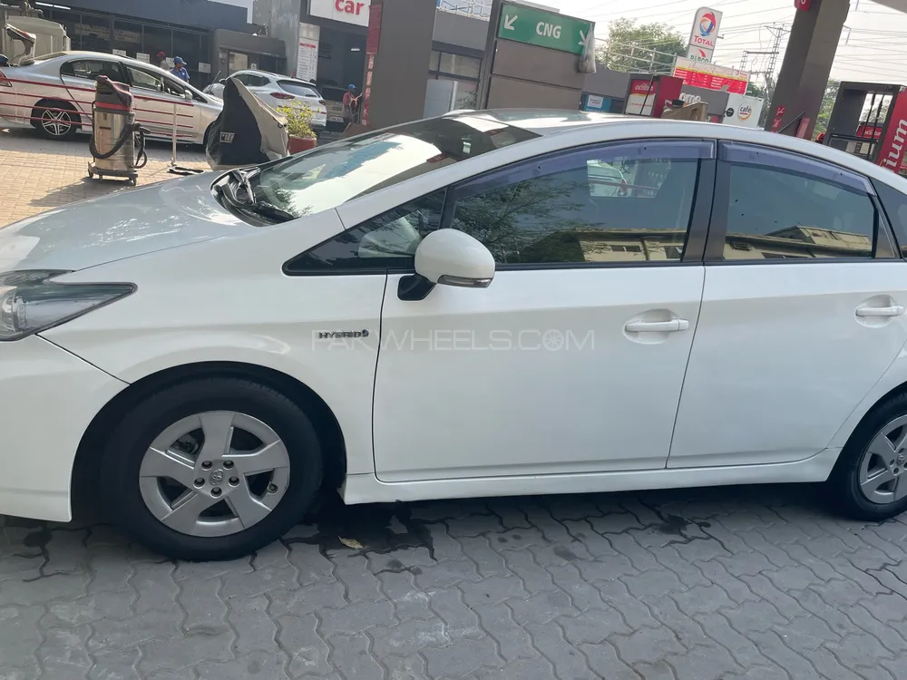 Toyota Prius 2011 for Sale in Lahore Toyota Prius 2011 for Sale in Lahore Image-3