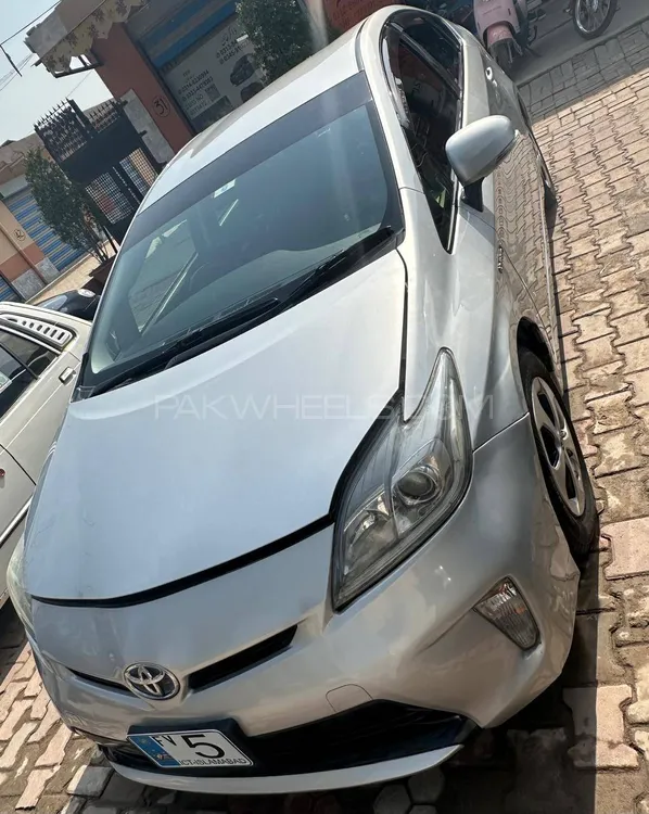 Toyota Prius 2013 for Sale in Peshawar Toyota Prius 2013 for Sale in Peshawar Image-9