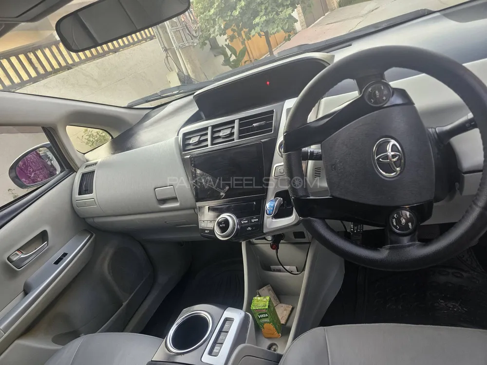 Toyota Prius Alpha 2013 for Sale in Rawalpindi Toyota Prius Alpha 2013 for Sale in Rawalpindi Image-6