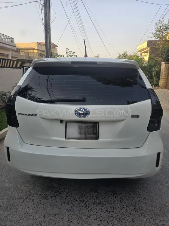 Toyota Prius Alpha 2013 for Sale in Rawalpindi Toyota Prius Alpha 2013 for Sale in Rawalpindi Image-2