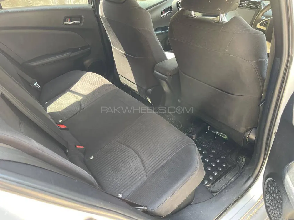 Toyota Prius 2015 for Sale in Lahore Toyota Prius 2015 for Sale in Lahore Image-7
