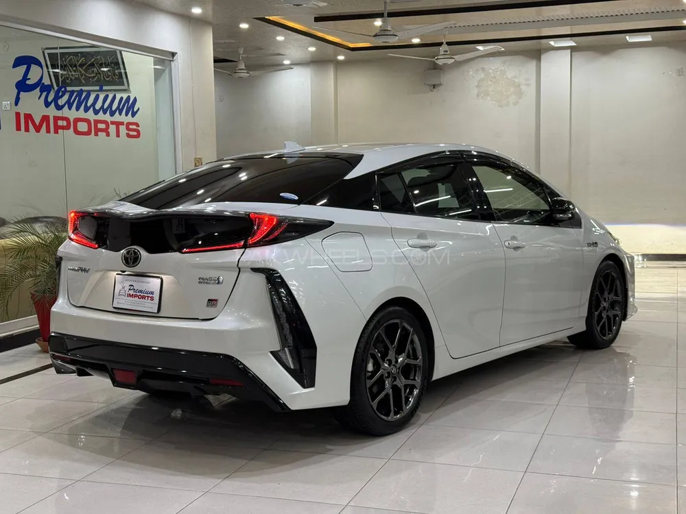 Toyota Prius 2020 for Sale in Peshawar Toyota Prius 2020 for Sale in Peshawar Image-8