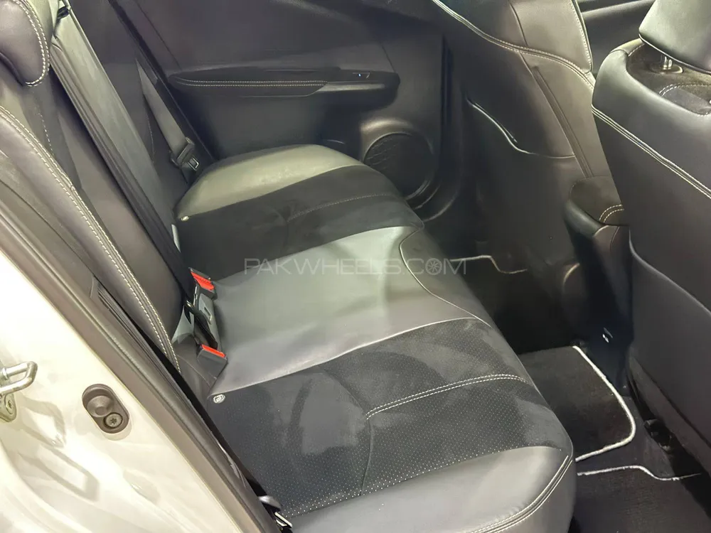 Toyota Prius 2020 for Sale in Peshawar Toyota Prius 2020 for Sale in Peshawar Image-9