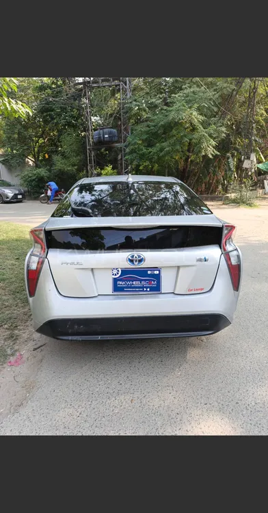 Toyota Prius 2016 for Sale in Lahore Toyota Prius 2016 for Sale in Lahore Image-9