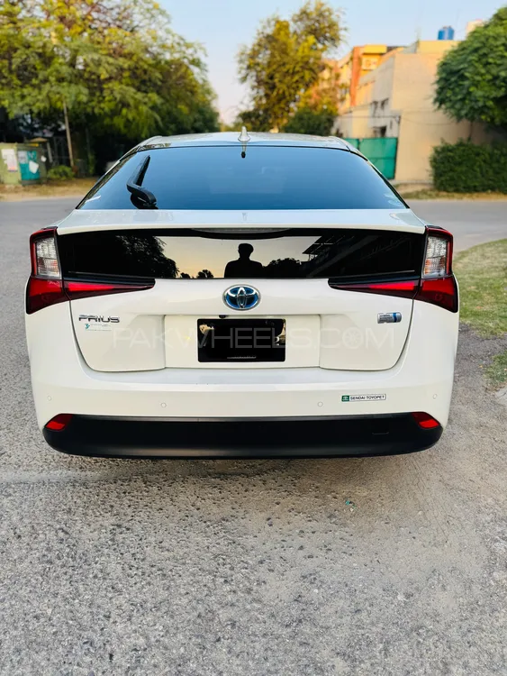 Toyota Prius 2020 for Sale in Peshawar Toyota Prius 2020 for Sale in Peshawar Image-6