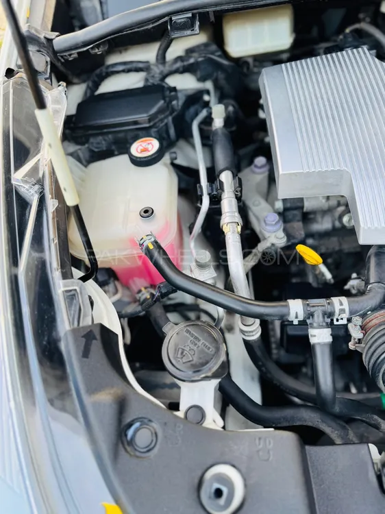 Toyota Prius 2020 for Sale in Peshawar Toyota Prius 2020 for Sale in Peshawar Image-13