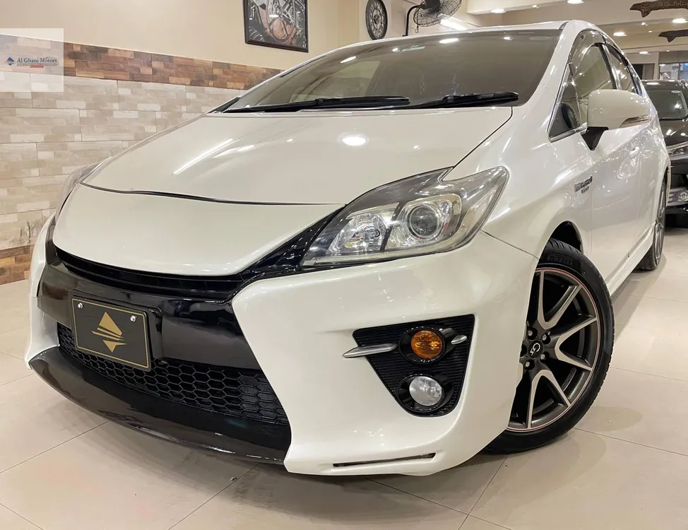 Toyota Prius 2013 for Sale in Karachi Toyota Prius 2013 for Sale in Karachi Image-3