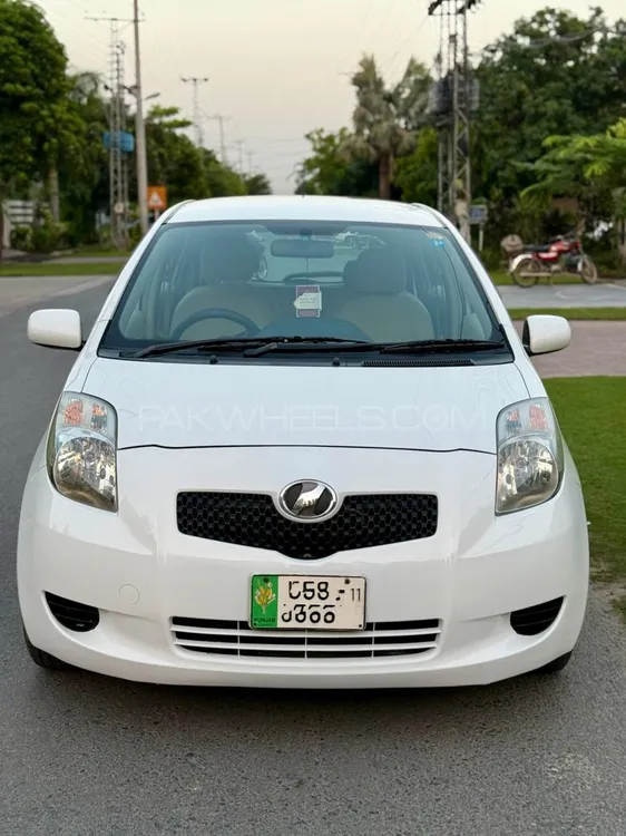 Toyota Vitz 2006 for Sale in Lahore Image-1