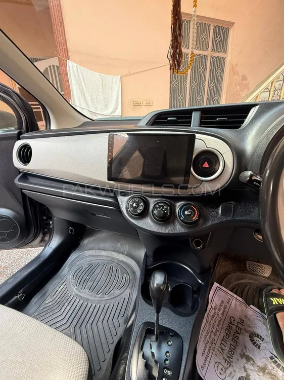 Toyota Vitz 2013 for Sale in Sargodha Toyota Vitz 2013 for Sale in Sargodha Image-12