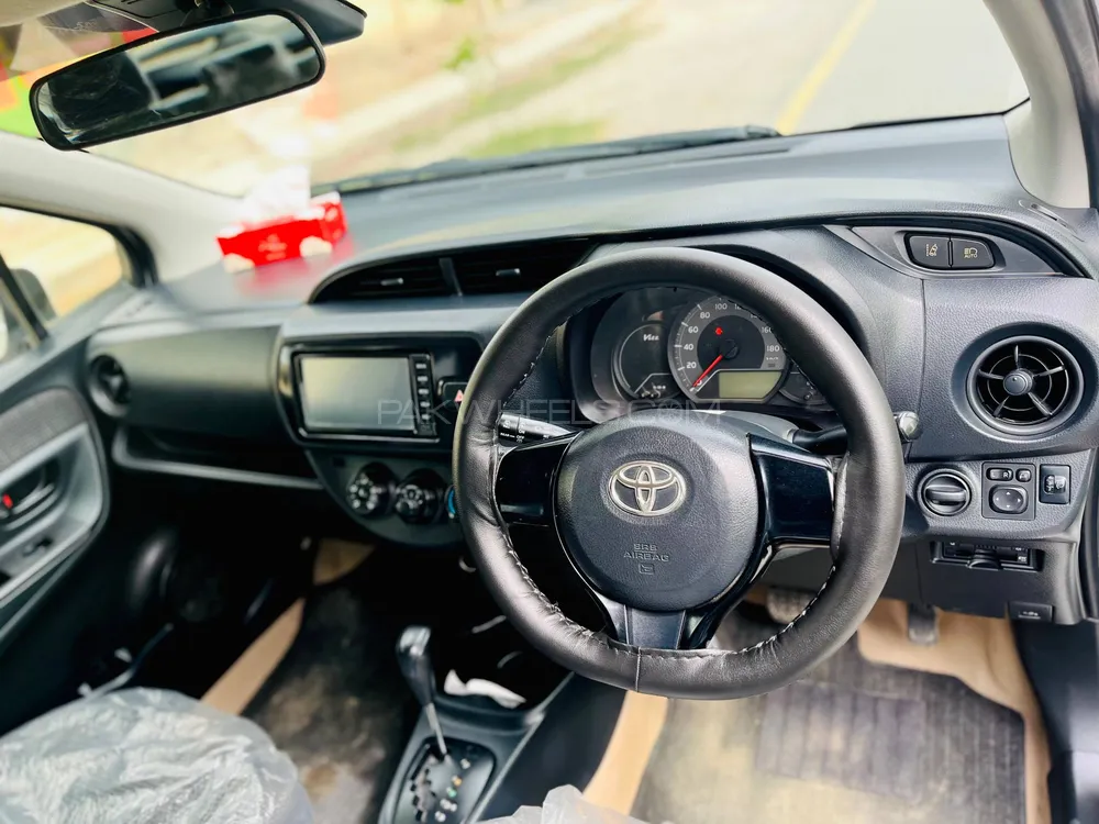 Toyota Vitz 2017 for Sale in Bahawalpur Toyota Vitz 2017 for Sale in Bahawalpur Image-10