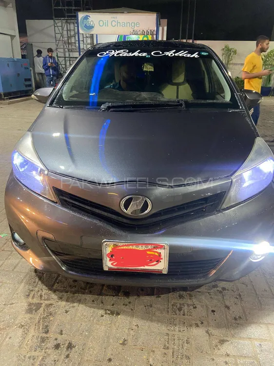 Toyota Vitz 2014 for Sale in Karachi Image-1