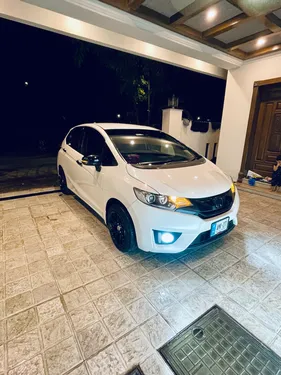 Honda Fit 1.5 Hybrid S Package 2015