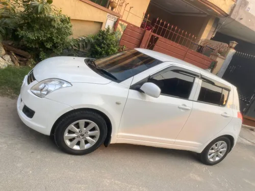 Suzuki Swift DLX 1.3 2012