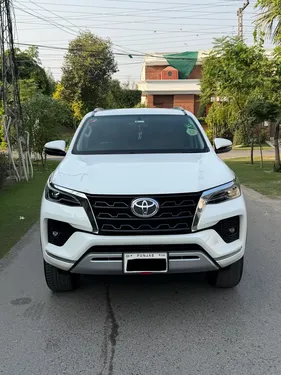 Toyota Fortuner 2.7 V 2022